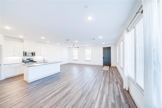 Photo - 8888 Samara St