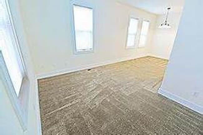 421 W 6th St