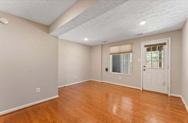 Building Photo - 37 Sudley Ford Ct