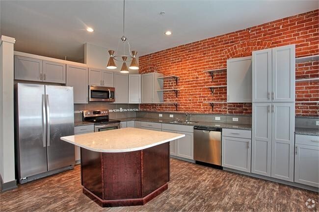 Building Photo - Updated Loft Apartment in the Heart of Dow... Unit A