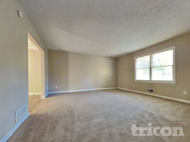 Photo - 2236 Windsor Dr SW