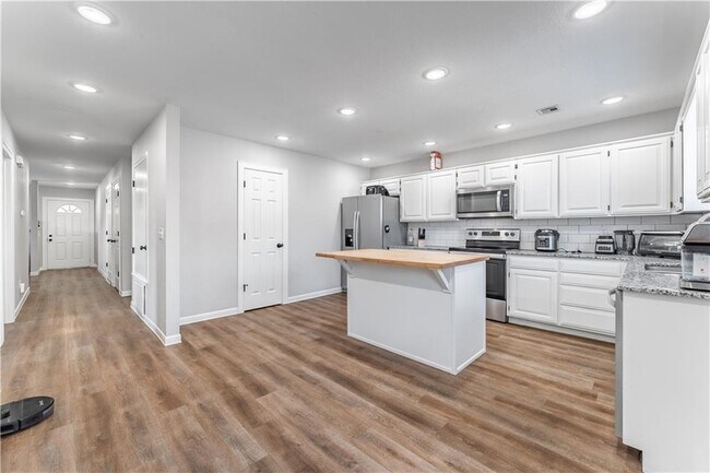 Photo - 707 E Kara Ln