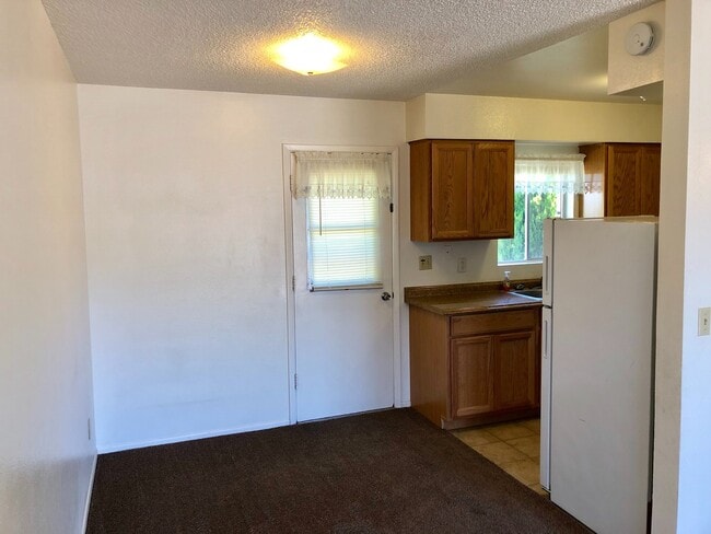 1943 Florence Ave Unit B