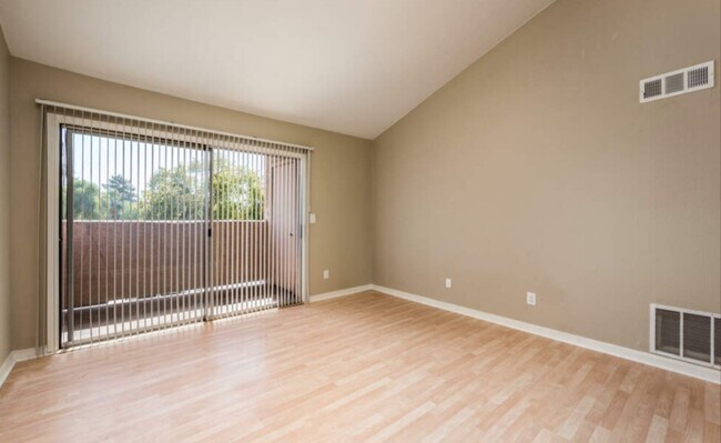 Photo - 1942 S Emerson Unidad 1942 S. Emerson