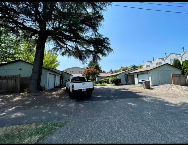 Photo - Charming Three Bedroom Near S. Waterfront & Macadam Ave~ Updates Throughout~ W/D Included ~ Detac... Unit 532