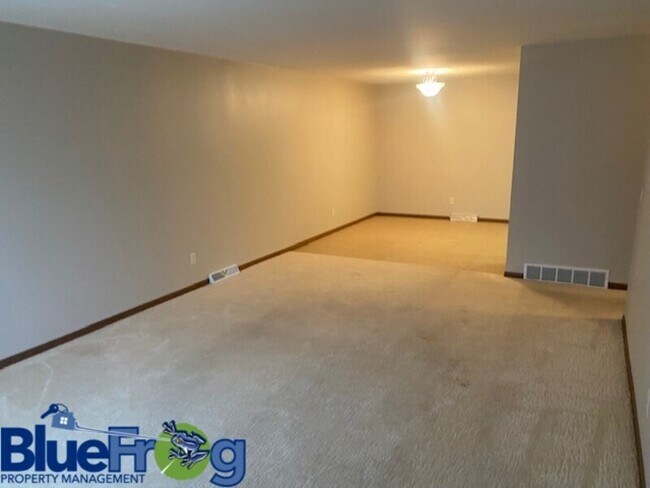 Photo - 61 University Dr