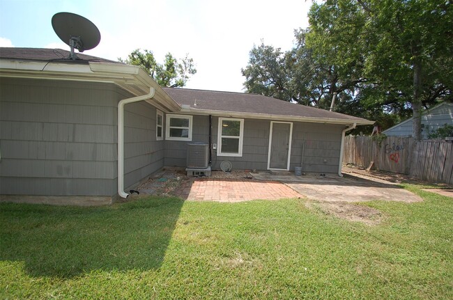Building Photo - 5822 Grape St Rental