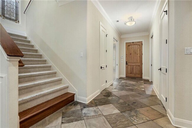 Photo - Splendid in Senna Hills!