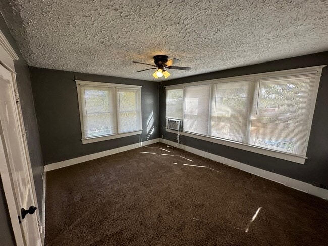 Photo - 6818 Stearns St