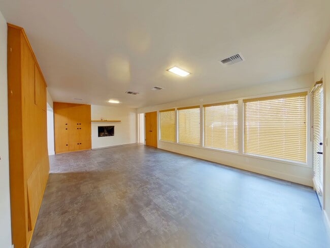 Photo - Large Beautiful Home in the Hills