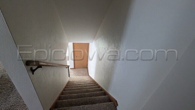 Photo - 920 F Ave NW