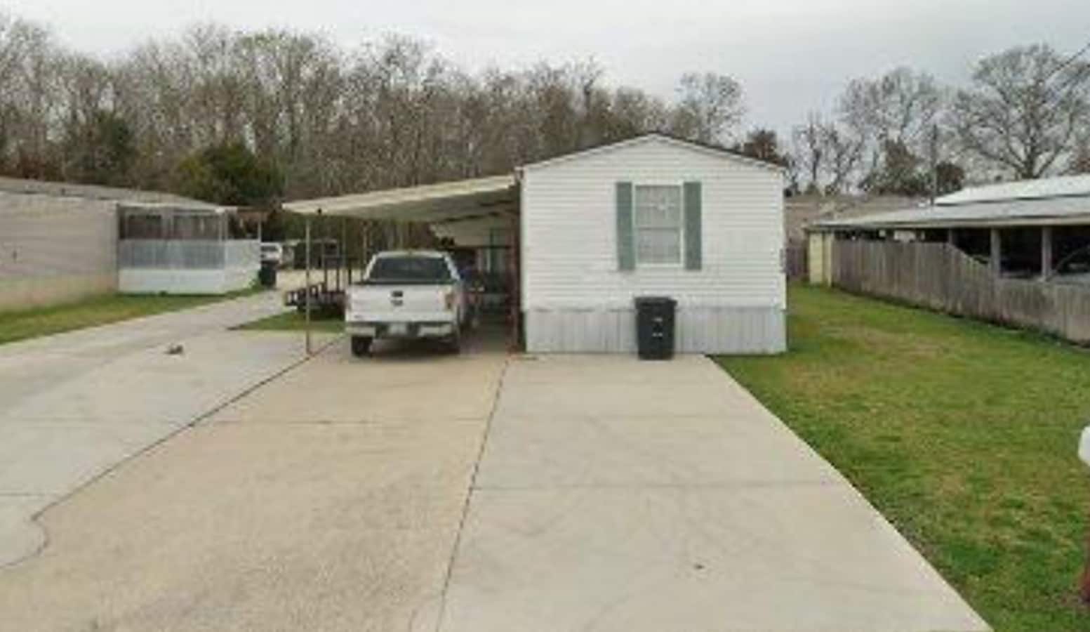 3 Bedroom Trailer in New Iberia - 3 Bedroom Trailer in New Iberia