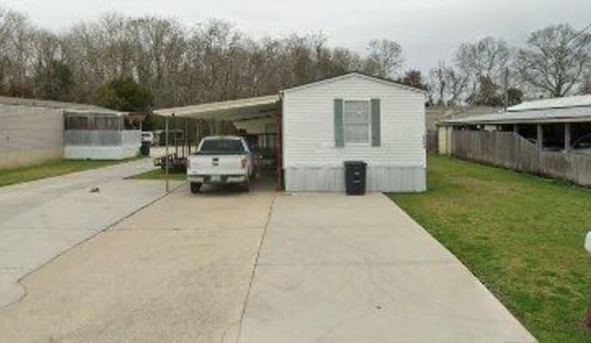 Building Photo - 3 Bedroom Trailer in New Iberia