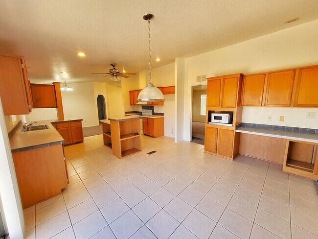 Photo - Beautiful Mountain views!