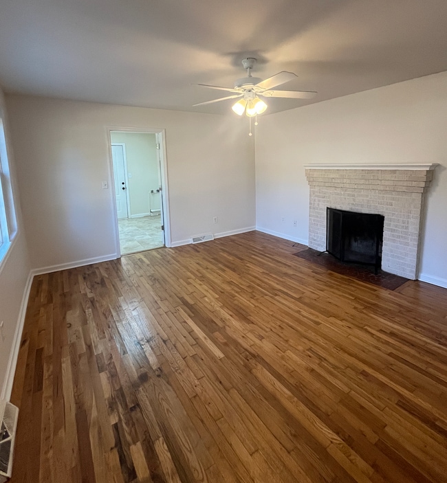 Photo - 551 Fountain Inn Rd