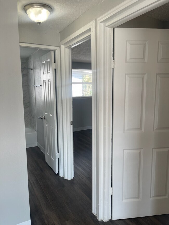 Photo - 415 12th St W