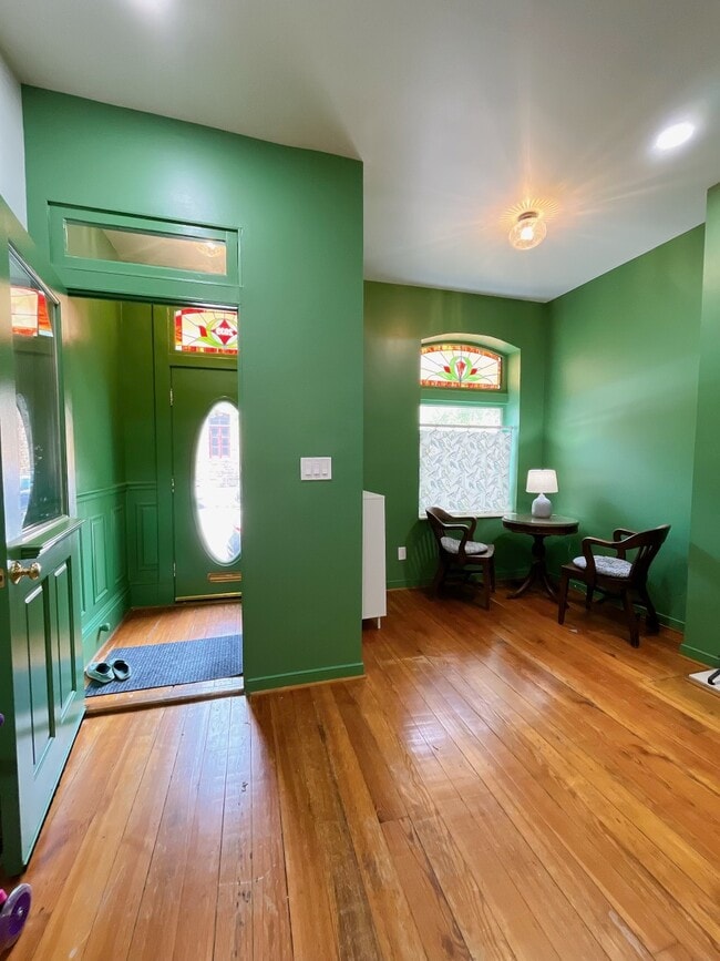 Photo - 2039 E Lombard St House