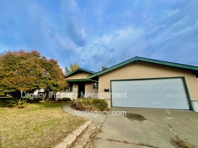 Photo - 280 Markham Ave