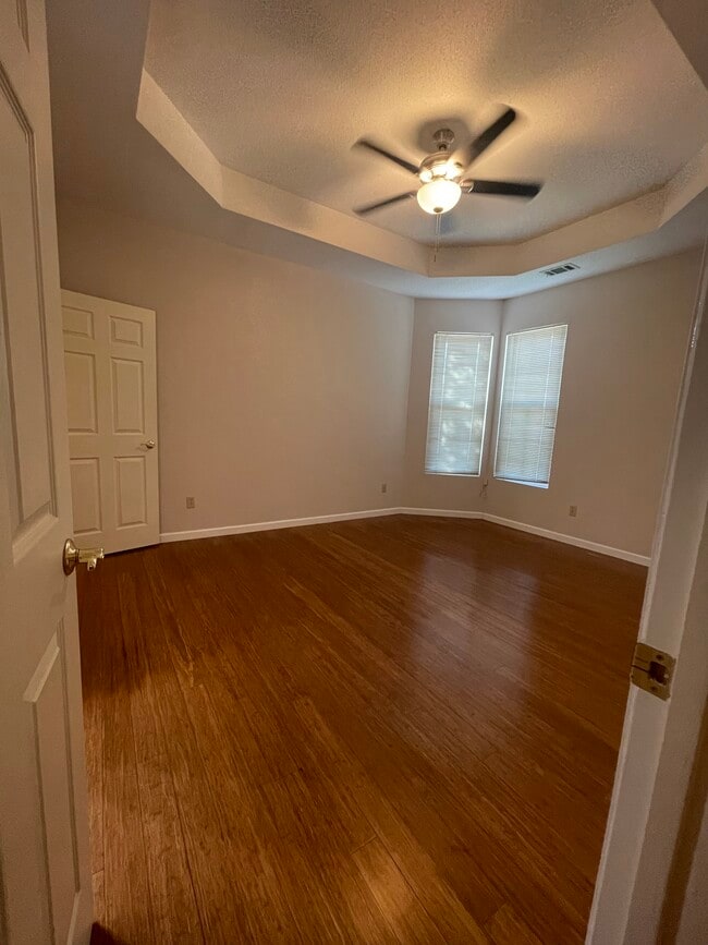 Photo - 6 Hollycrest Blvd