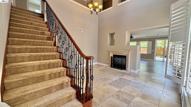 Photo - 2458 Marsanne St