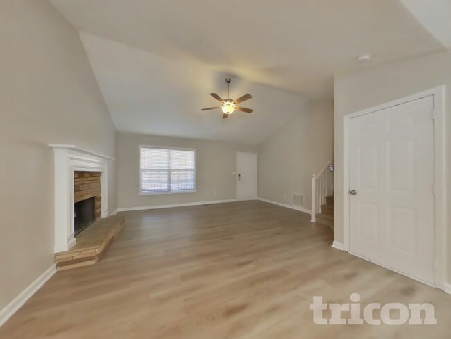 Photo - 334 Jacob Trail