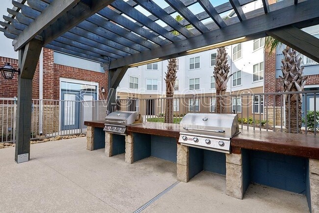 River House Apartments