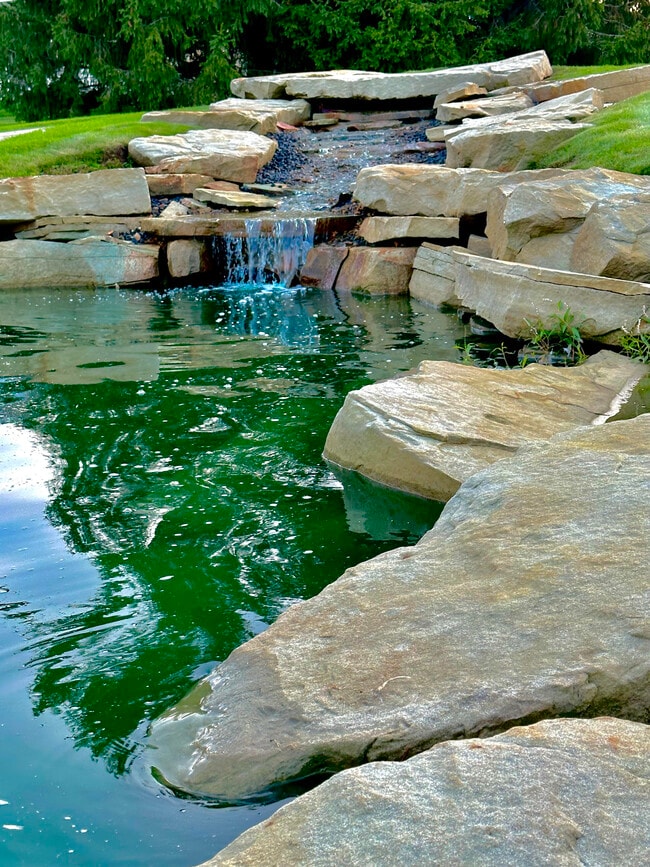 Cascada junto al mirador - Keystone Lake Apartments