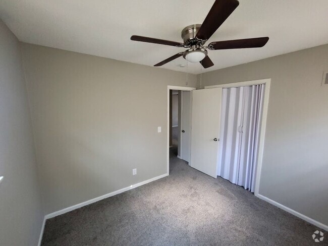Building Photo - 5036-5038 N Topping Duplex Unit 5038 Rental
