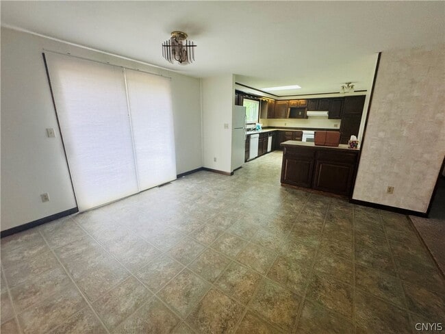 Photo - 5336 Caughdenoy Rd