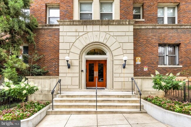 Photo - 1615 Kenyon St NW Unit 20