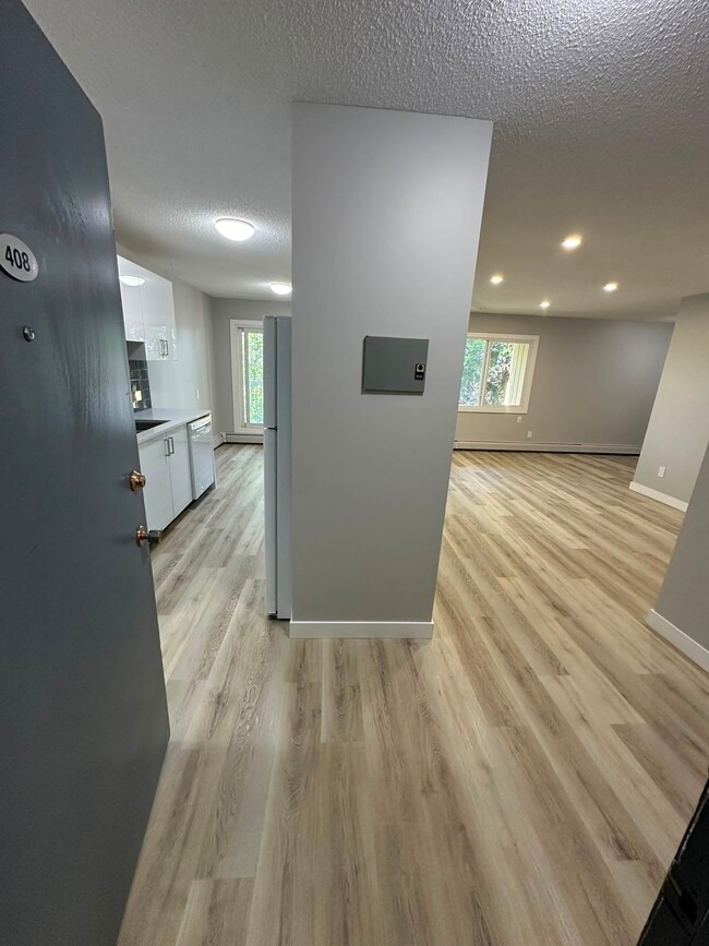Building Photo - 4507-444 44 Ave Unit 408