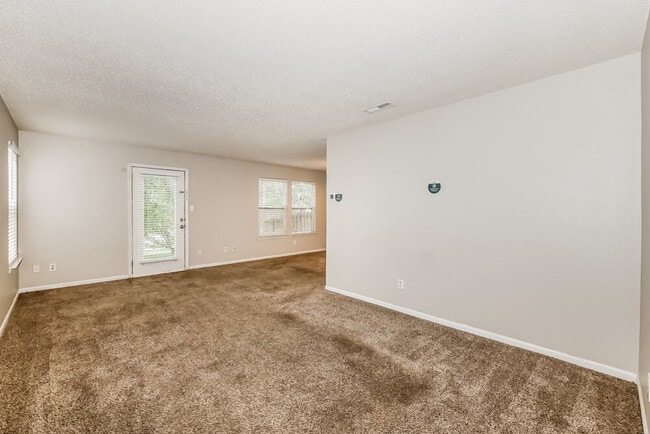 Photo - 441 Overland Dr
