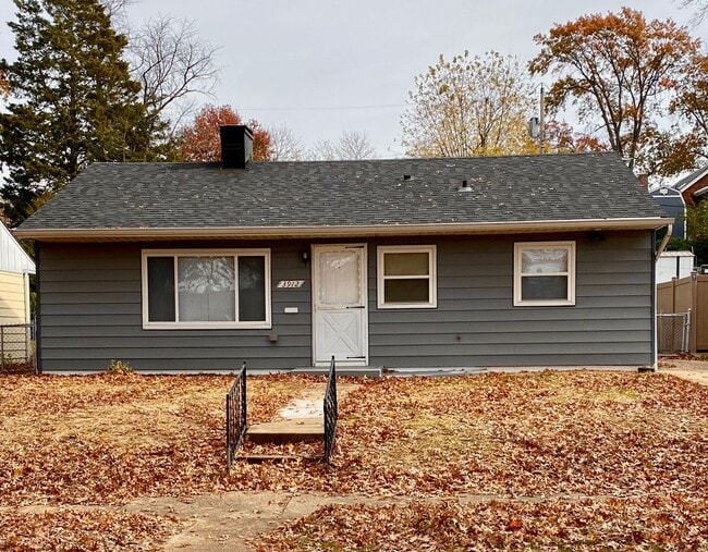 Building Photo - COMING SOON! Beautiful 3B 1b home in Lindenwood Park