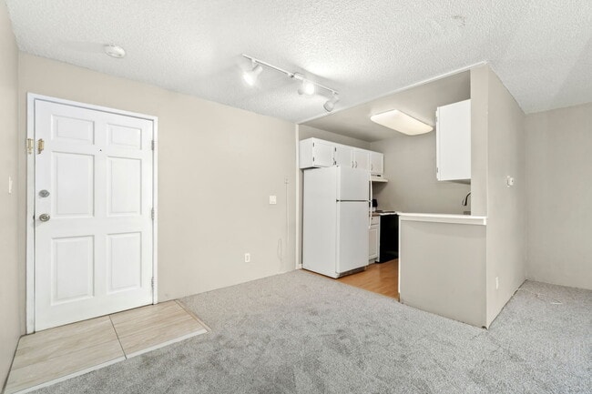 Photo - 1200 Golden Cir