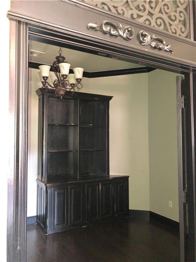 Photo - For Lease - Comfortable and Convenient Living