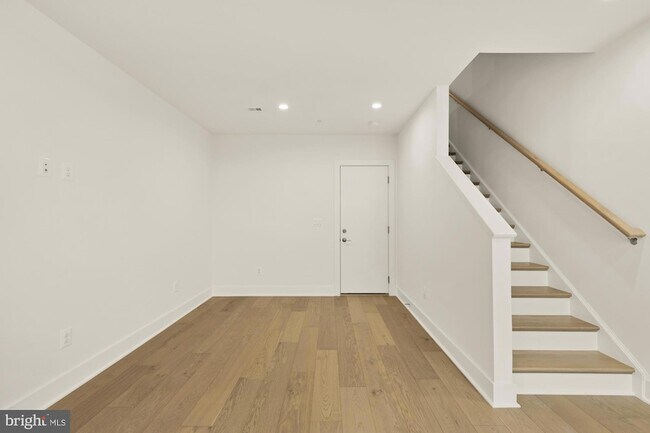 Photo - 2607 1st St NW