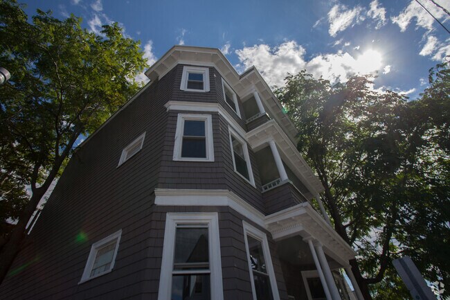 Building Photo - 6 Hinckley St Unit 1 Rental