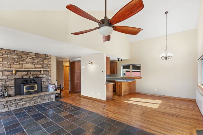 Photo - 708 Palisades Dr