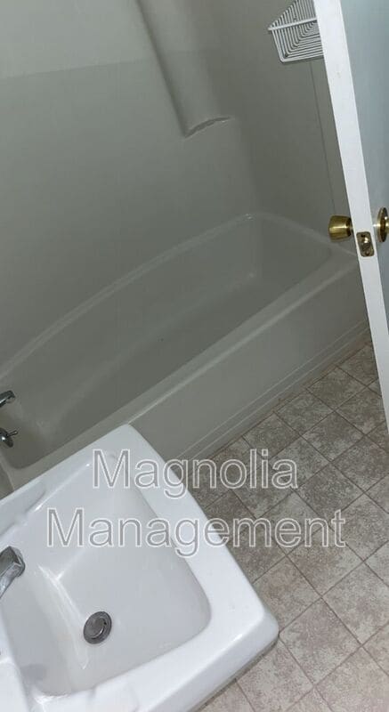 Photo - 526 Waddill St