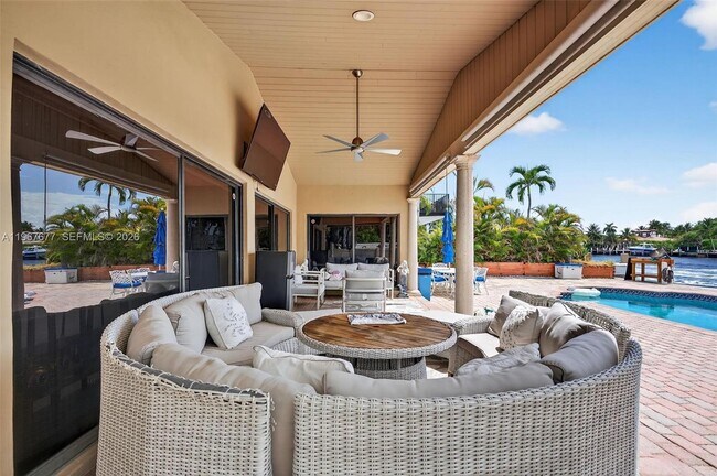 Photo - 317 S Riverside Dr