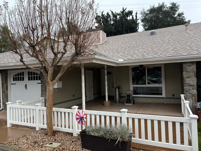 Friendly Valley 2 Bedroom Single Story Home! - Friendly Valley 2 Bedroom Single Story Home!