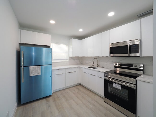 Photo - Oakland Palm Apartments