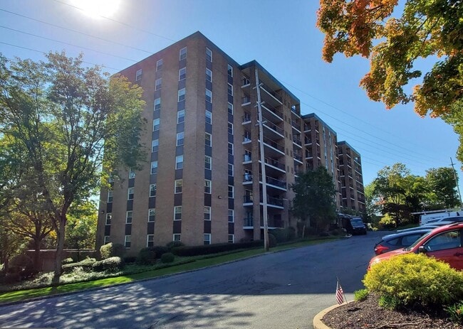 Building Photo - 1375 Pershing Blvd Rental