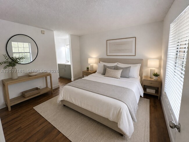 Building Photo - 10757 Cleary Blvd Unit 307