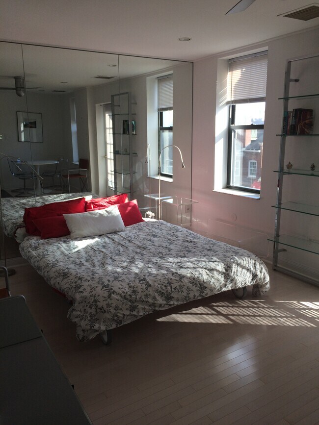Photo - 2138 California St NW Unidad Furnished Studio