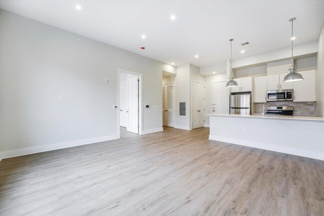 Building Photo - 667-665 Grand St Unit 402-402 Rental