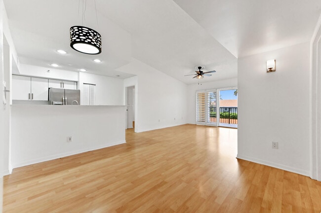 Building Photo - 140 Yacht Club Way Unit 307