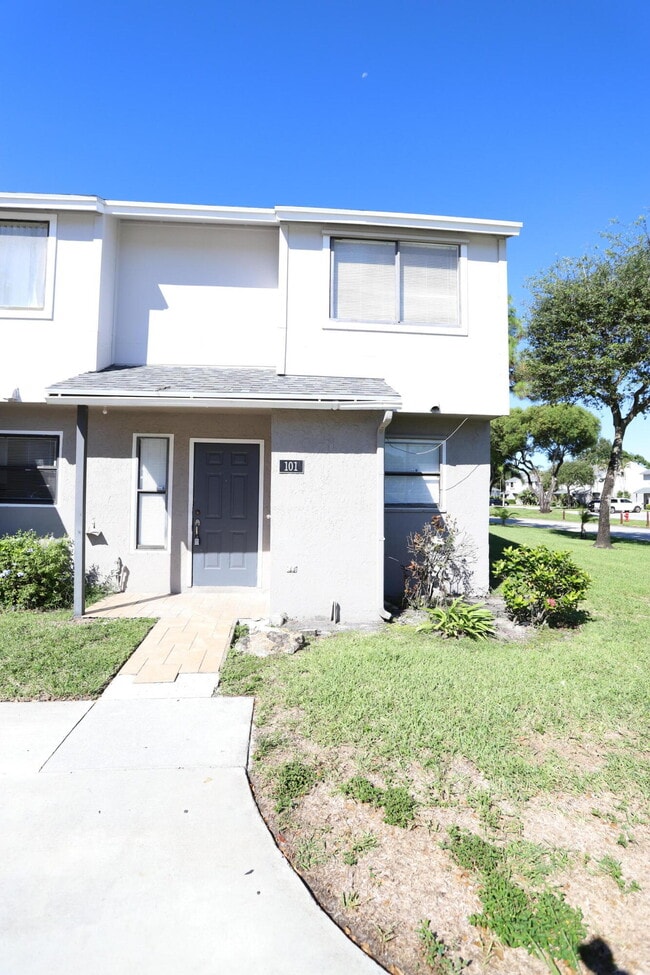 Photo - 101 Shoreview Dr