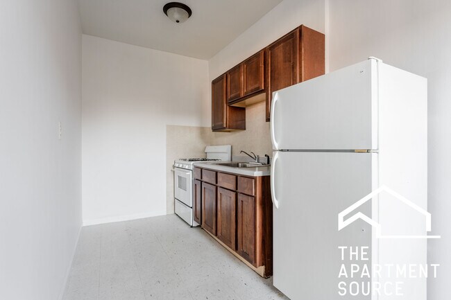 Building Photo - 2712 N Milwaukee Ave Unit 209 Rental