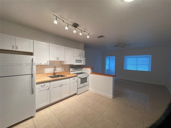 Photo - 420 SW 25th Terrace